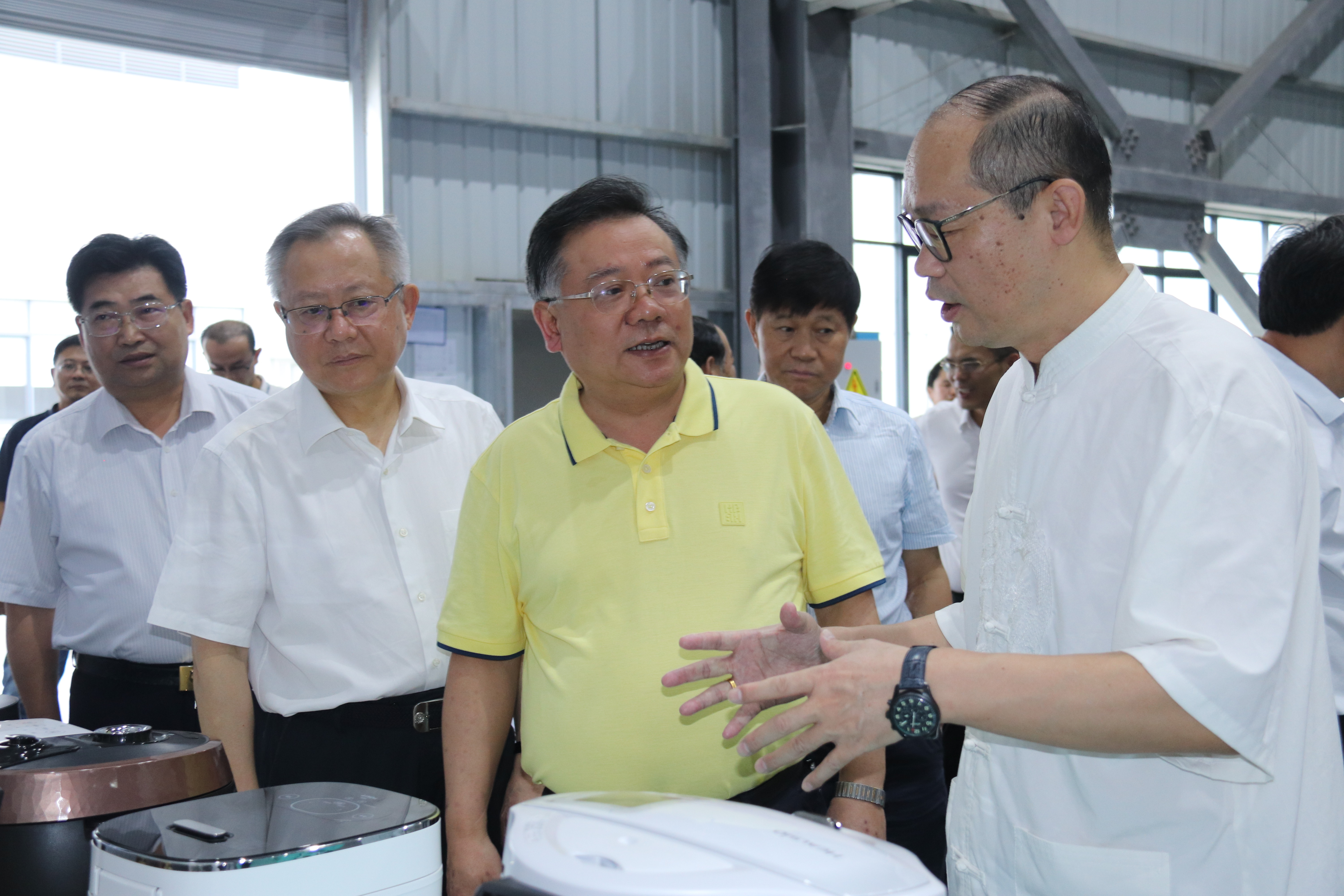 湖南省政協(xié)黨組成員、副主席易鵬飛等省政協(xié)赴邵陽(yáng)經(jīng)開區(qū)拓浦精工產(chǎn)業(yè)項(xiàng)目調(diào)研團(tuán)一行